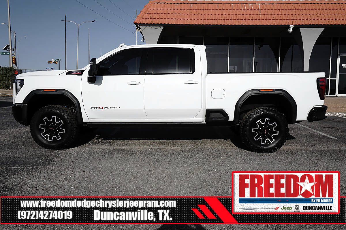 Used 2026 GMC Sierra 2500 AT4X AWD/4WD image 2