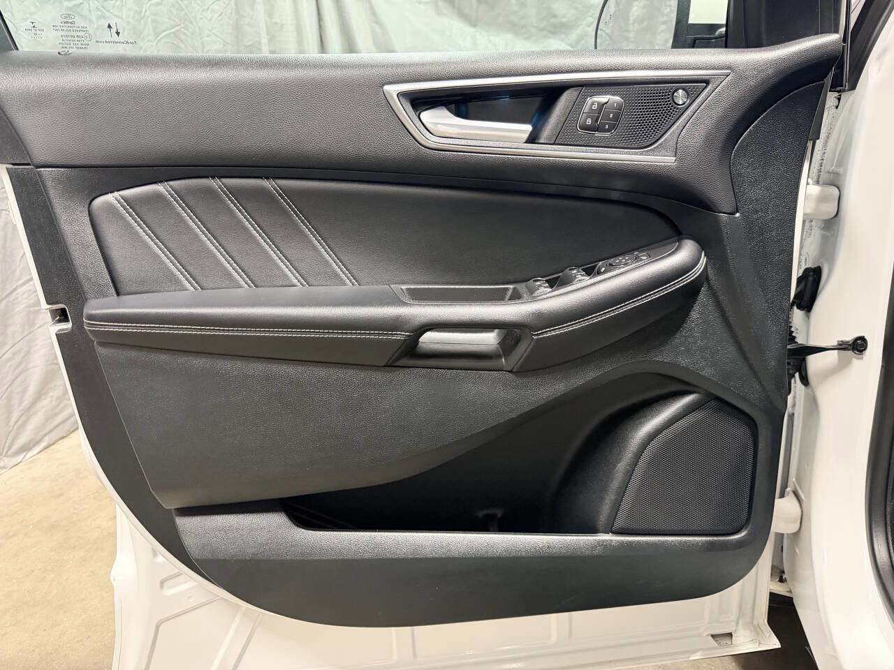 Used 2022 Ford Edge ST image 9