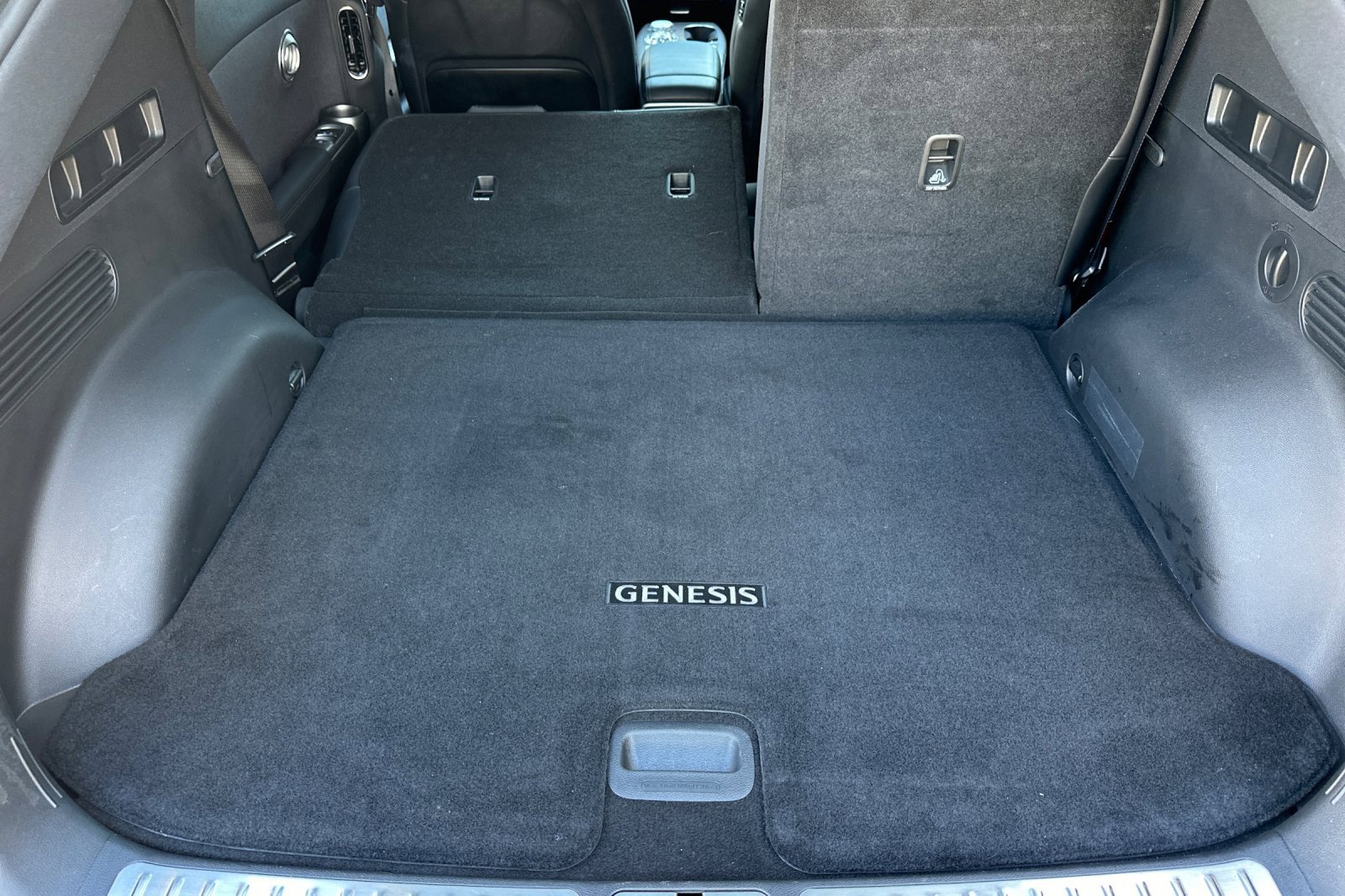 Used 2025 Genesis GV60 RWD image 16