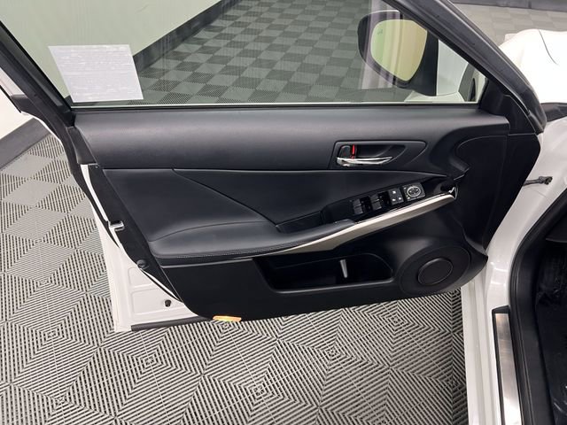 Used 2015 Lexus IS 250 w/ Navigation System Package RWD image 9