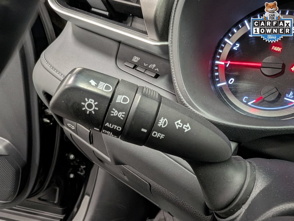 Used 2022 Toyota Highlander LE AWD/4WD image 18