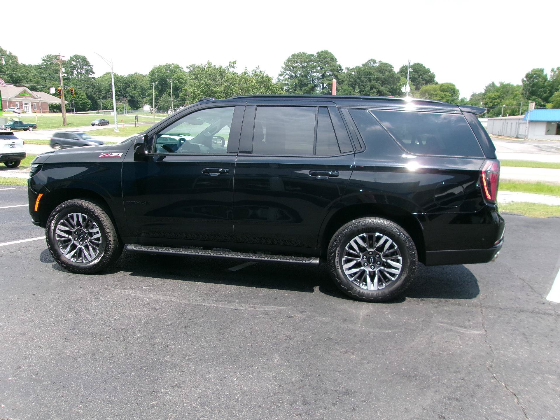 Certified 2025 Chevrolet Tahoe Z71 AWD/4WD image 5