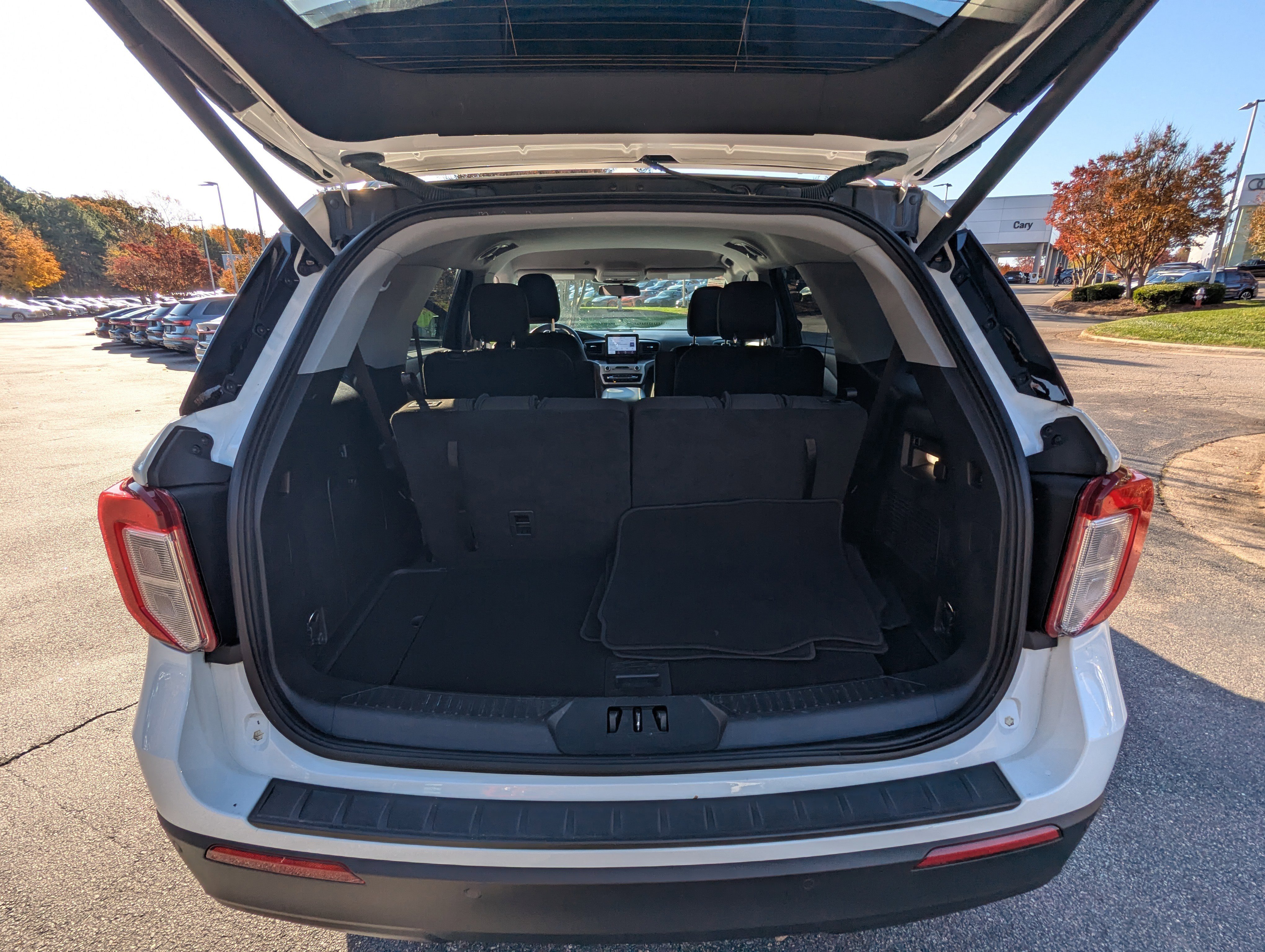 Used 2022 Ford Explorer XLT image 15