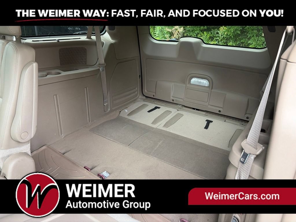 Used 2016 Chrysler Town & Country Touring-L FWD image 5