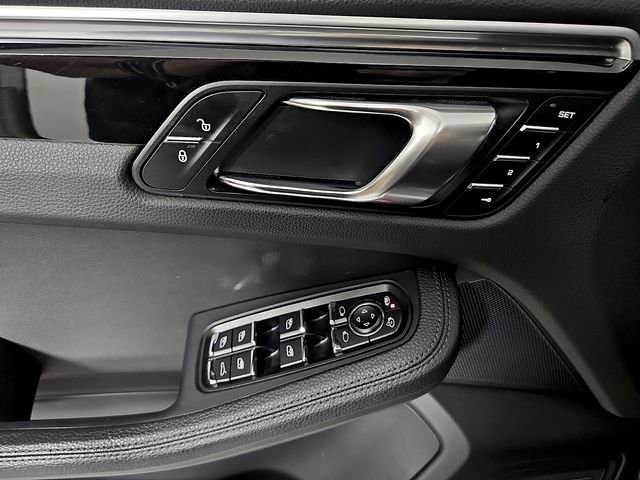 Used 2018 Porsche Macan AWD/4WD image 12
