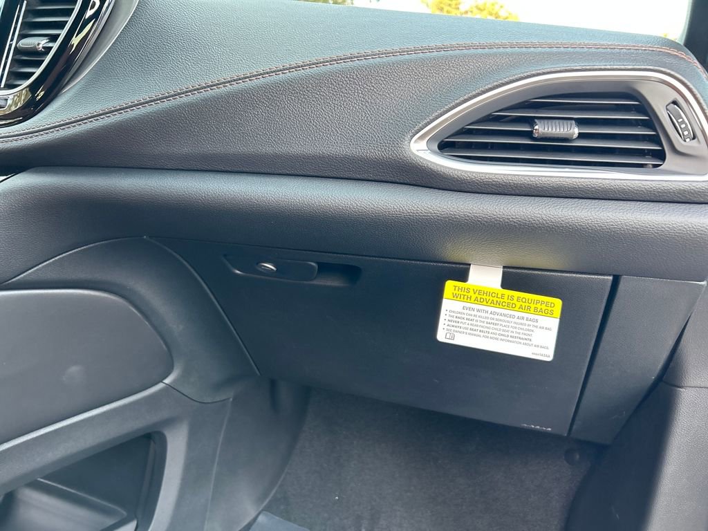Used 2026 Chrysler Pacifica Pinnacle FWD image 32