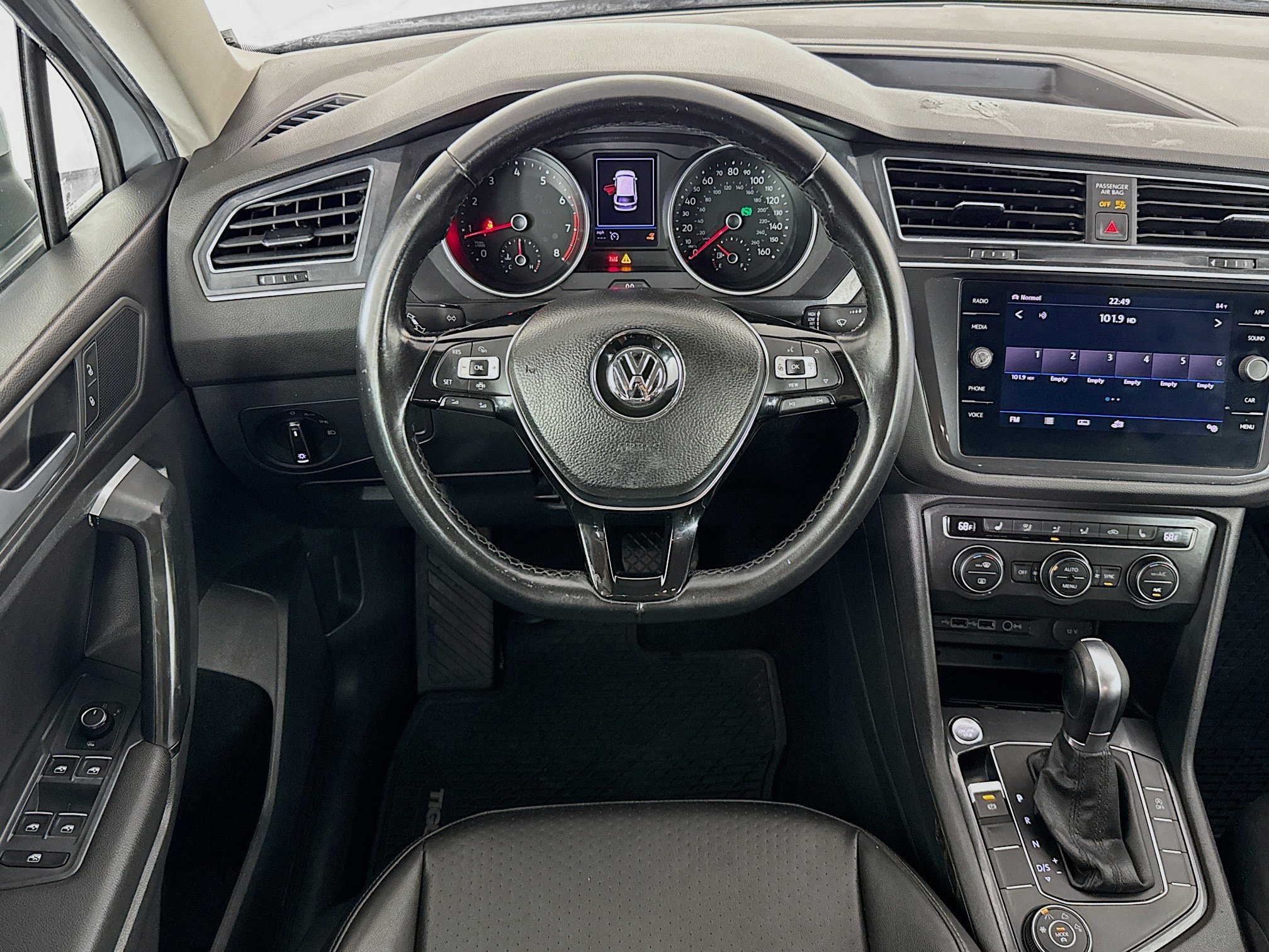 Used 2020 Volkswagen Tiguan SE FWD image 15