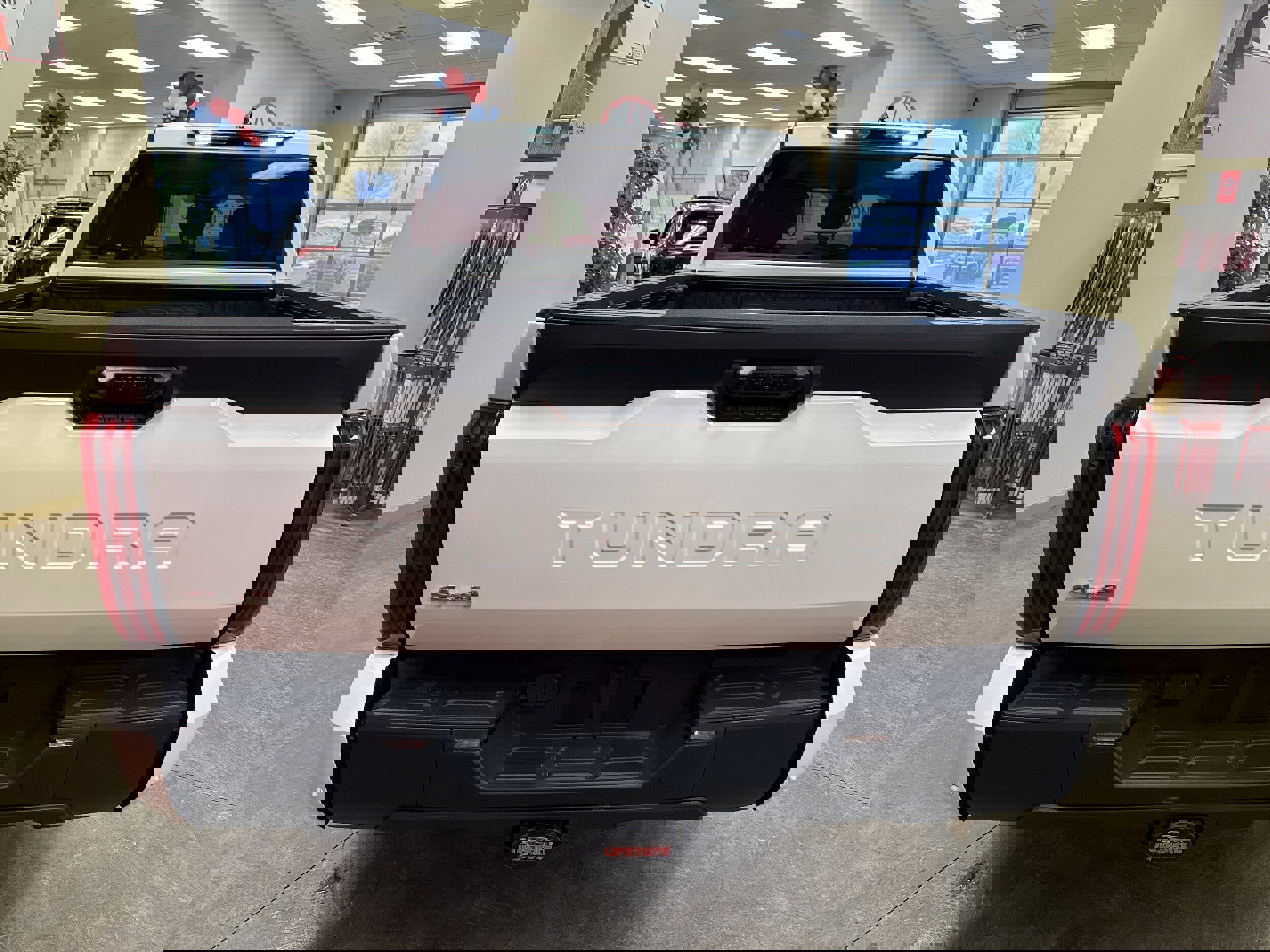 Used 2022 Toyota Tundra SR5 w/ SR5 Premium Package image 9