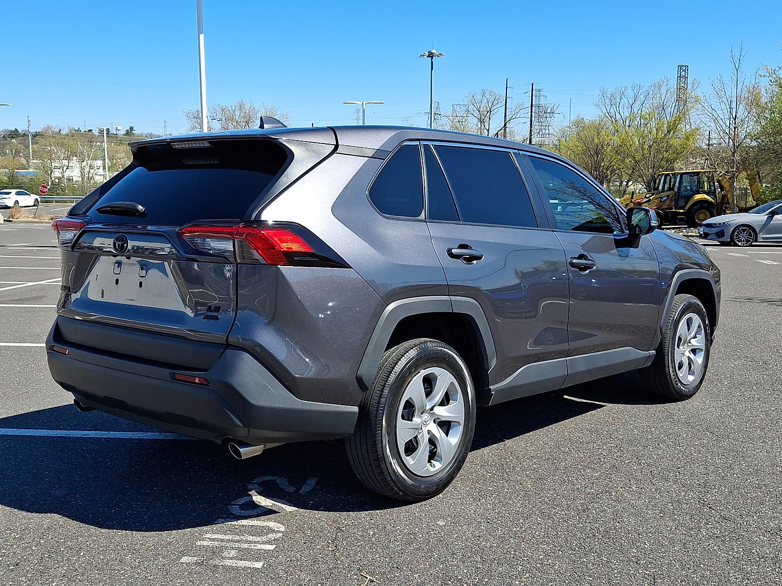 Used 2022 Toyota RAV4 LE image 6