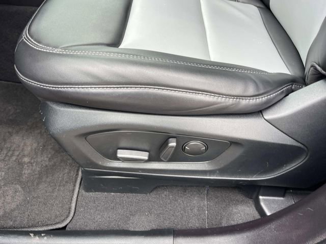 Used 2022 Ford Explorer XLT w/ Equipment Group 202A AWD/4WD image 35