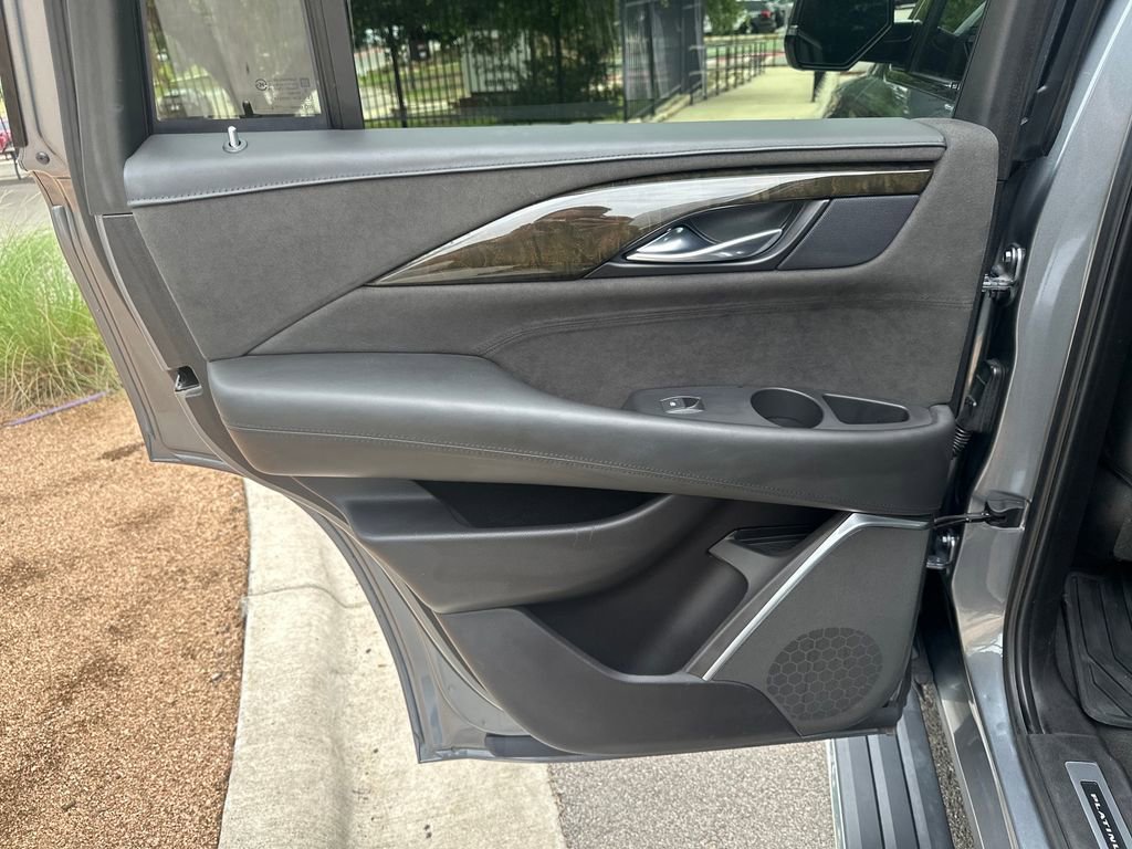 Used 2019 Cadillac Escalade Platinum AWD/4WD image 31