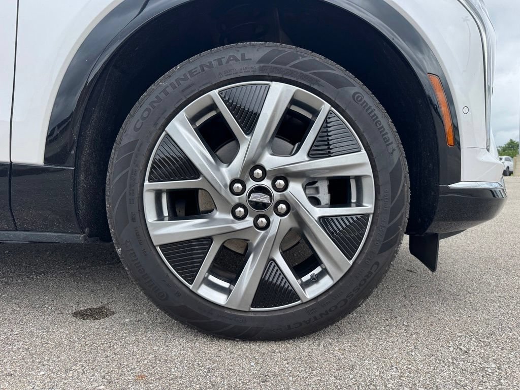 Used 2025 Cadillac Optiq Luxury 2 w/ LPO, Floor Liner Package AWD/4WD image 18