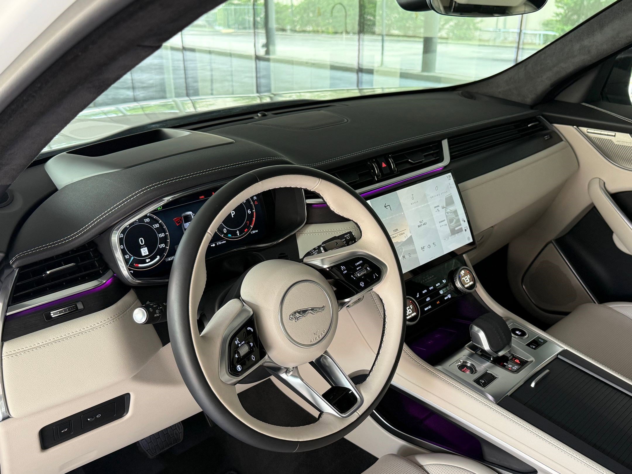 Used 2025 Jaguar F-PACE R-Dynamic S AWD/4WD image 4
