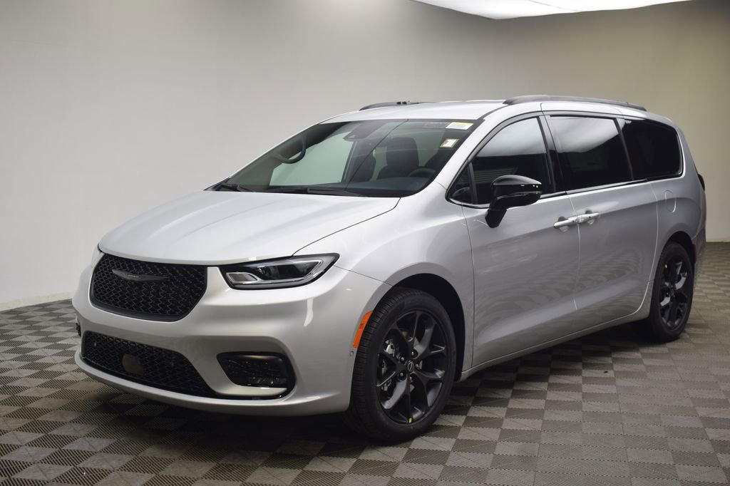 New 2026 Chrysler Pacifica Select w/ S Appearance Package FWD image 16
