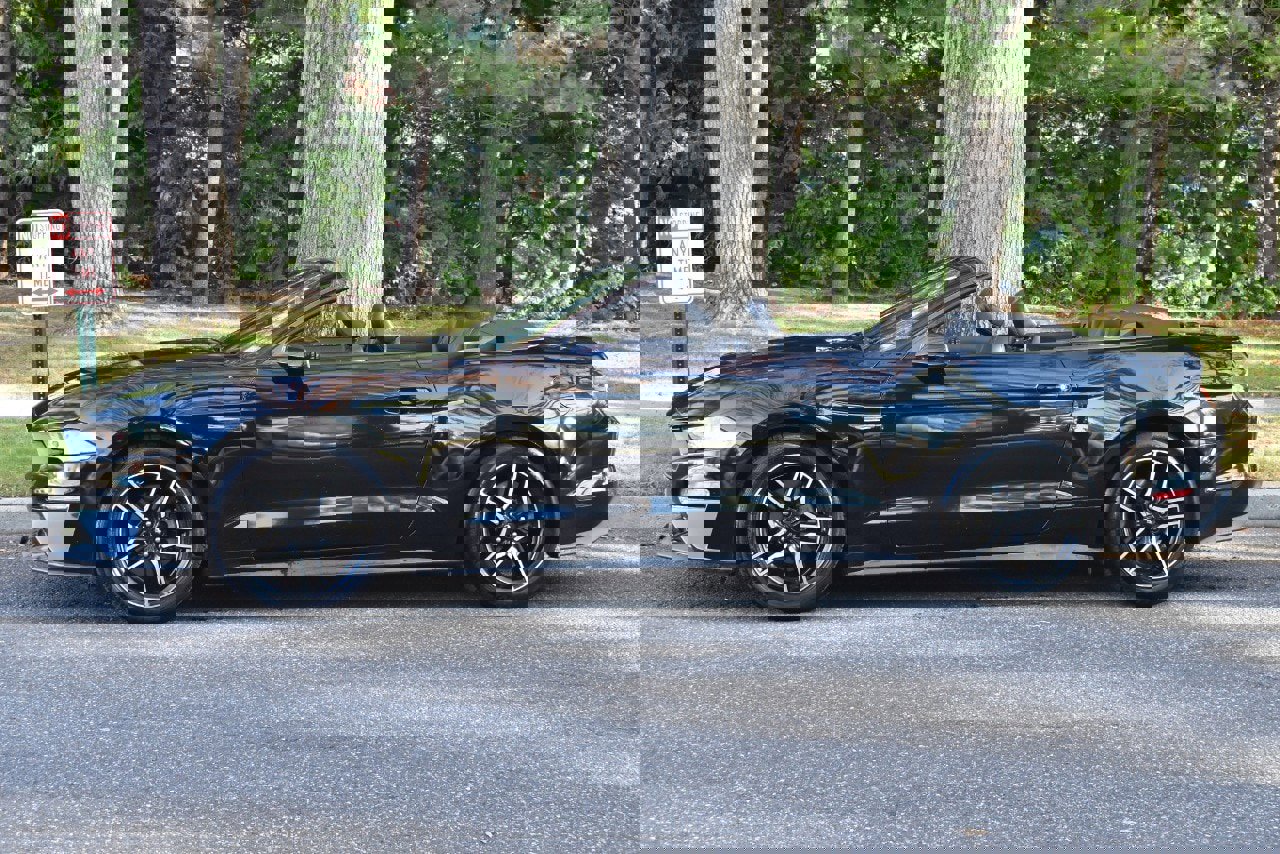 Used 2019 Ford Mustang Premium image 3