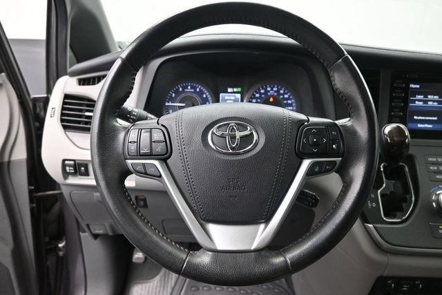 Used 2020 Toyota Sienna XLE FWD image 29