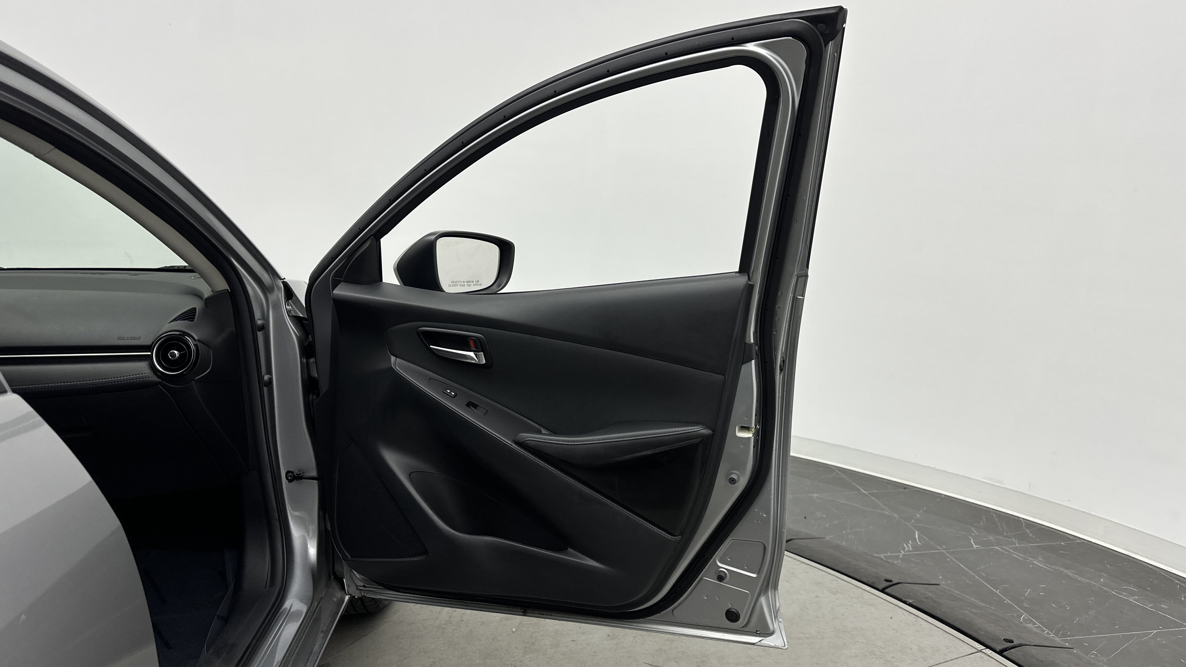 Used 2016 Scion iA FWD image 32