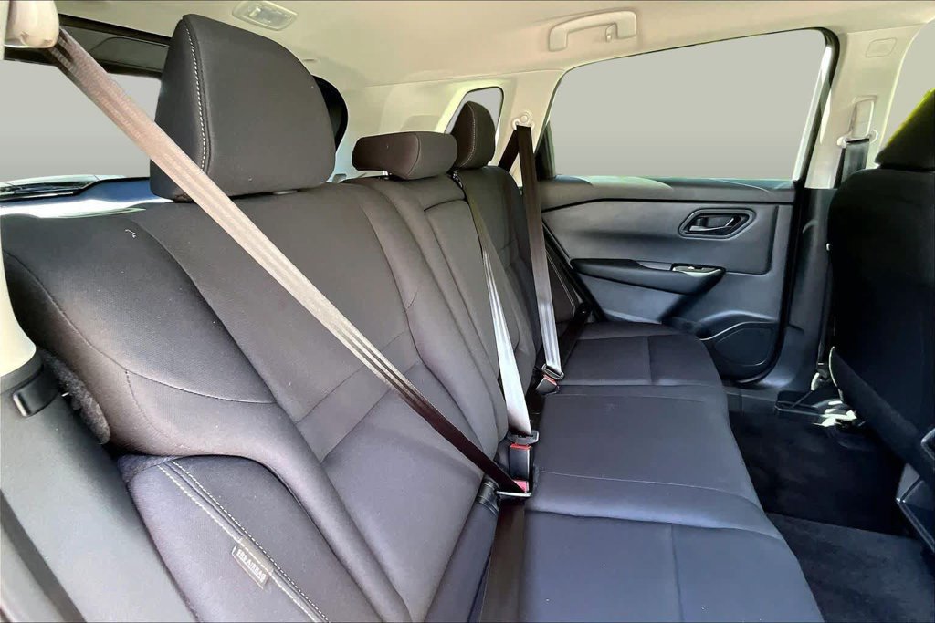 Used 2024 Nissan Rogue S FWD image 19