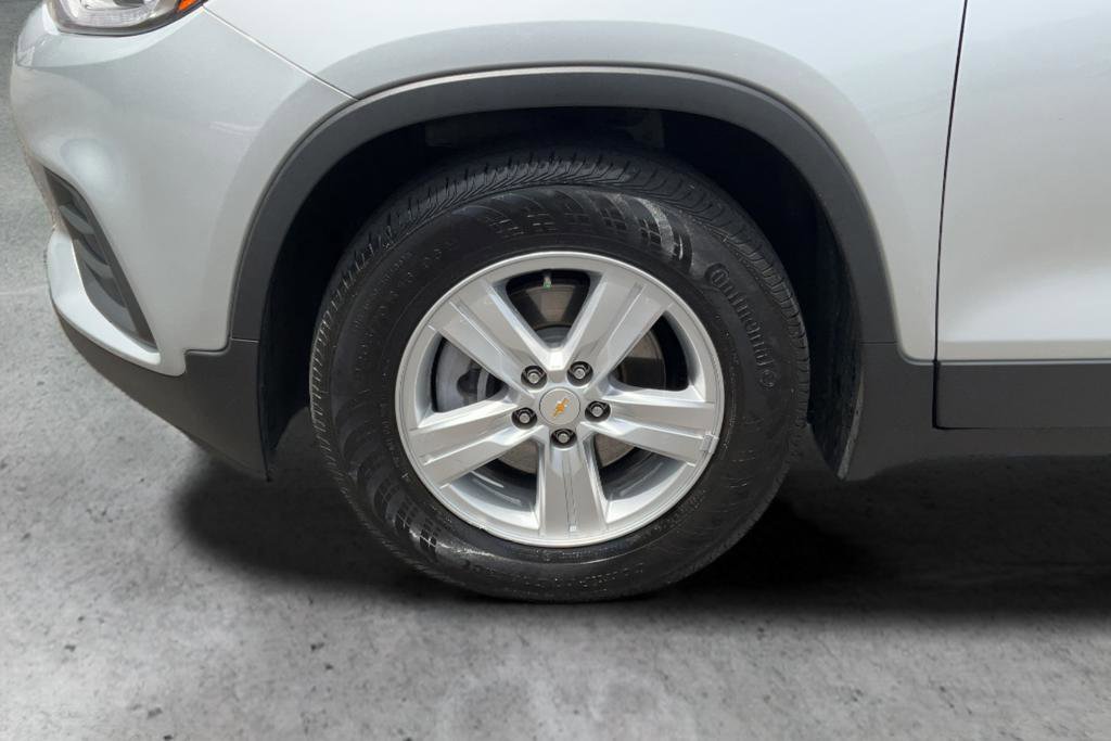 Used 2022 Chevrolet Trax LT w/ LT Convenience Package FWD image 24