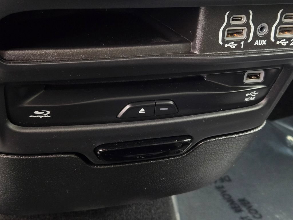 Used 2021 Chrysler Pacifica Touring-L w/ Uconnect Theater Family Group FWD image 48