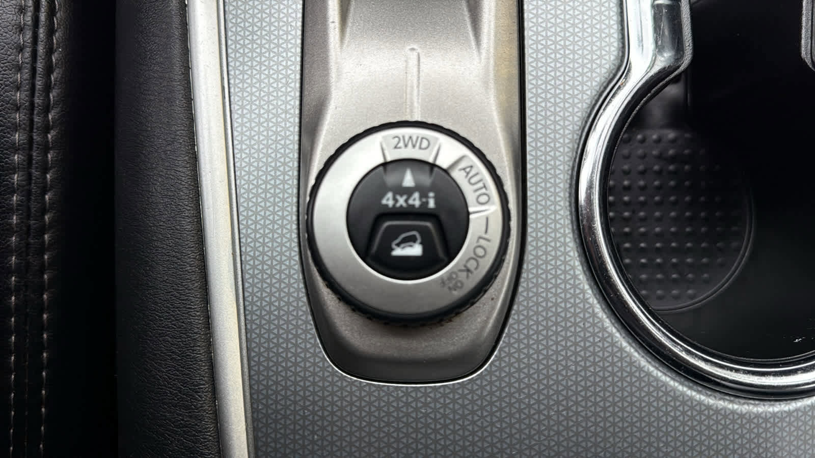 Used 2019 Nissan Pathfinder SL image 24