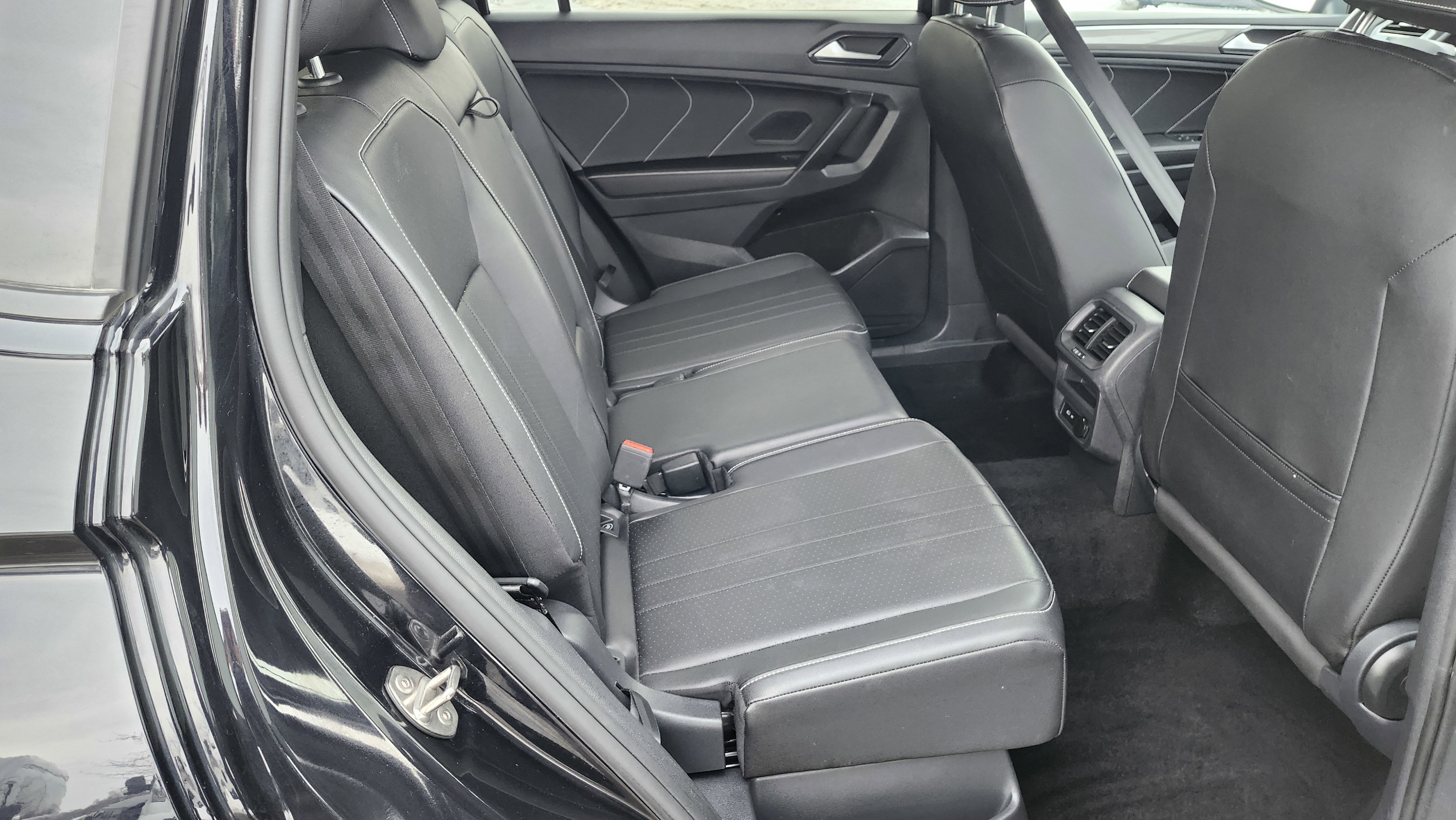 Used 2023 Volkswagen Tiguan SE R-Line image 18