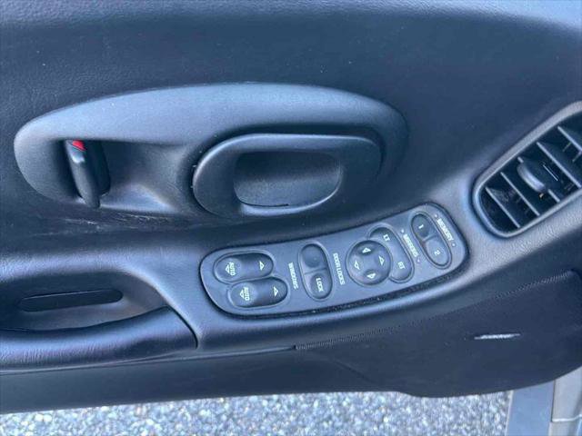 Used 2004 Chevrolet Corvette Coupe w/ Preferred Equipment Group image 14