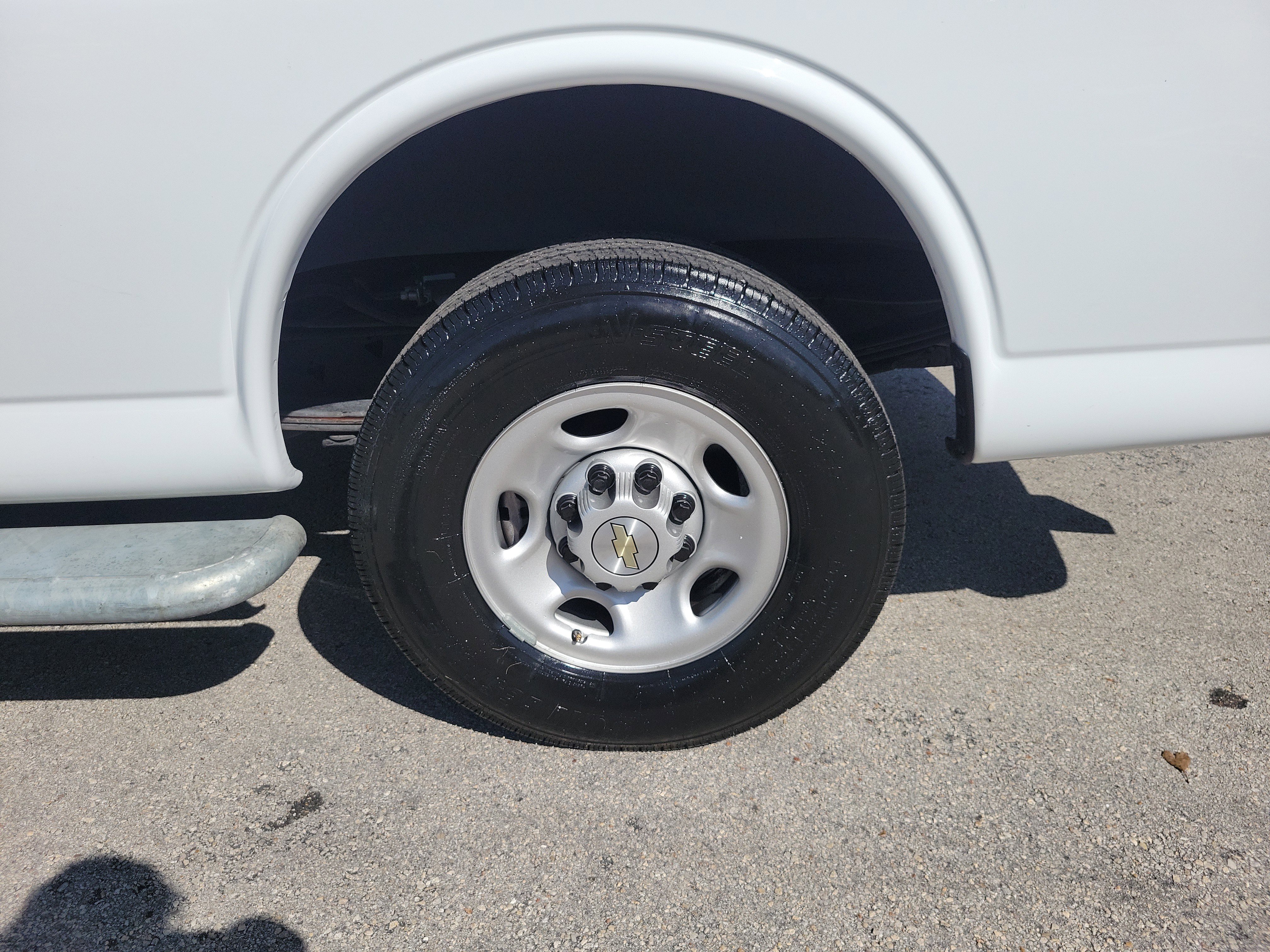 Used 2024 Chevrolet Express 2500 w/ Driver Convenience Package image 23