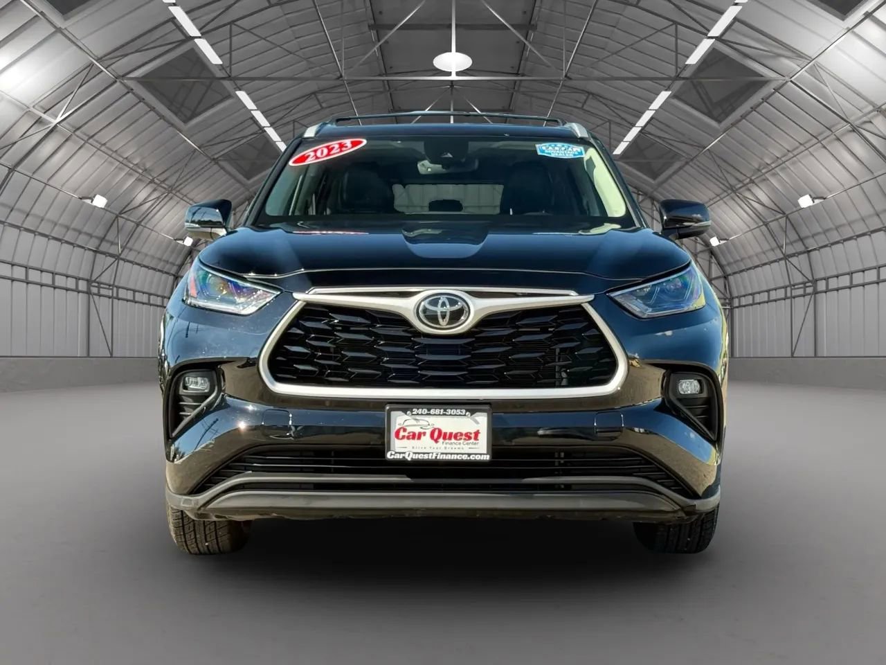 Used 2023 Toyota Highlander XLE image 2