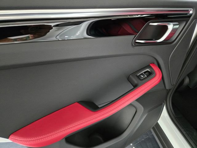 Used 2024 Porsche Macan image 19