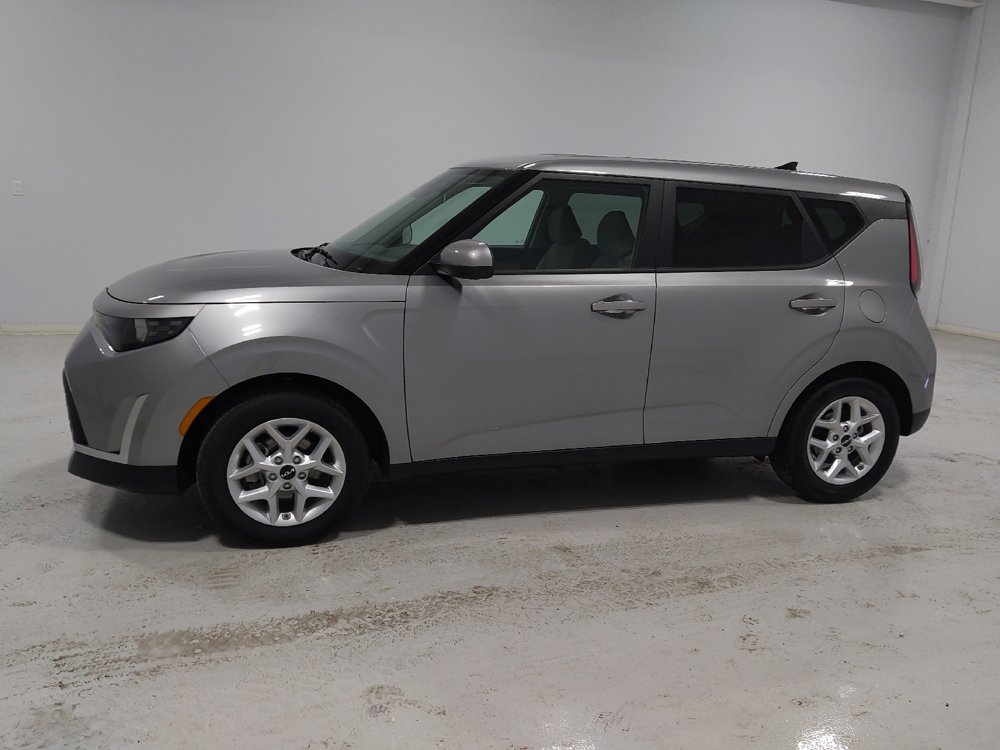 Used 2025 Kia Soul LX image 2