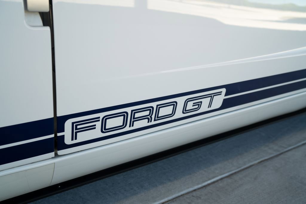 Used 2006 Ford GT RWD image 33