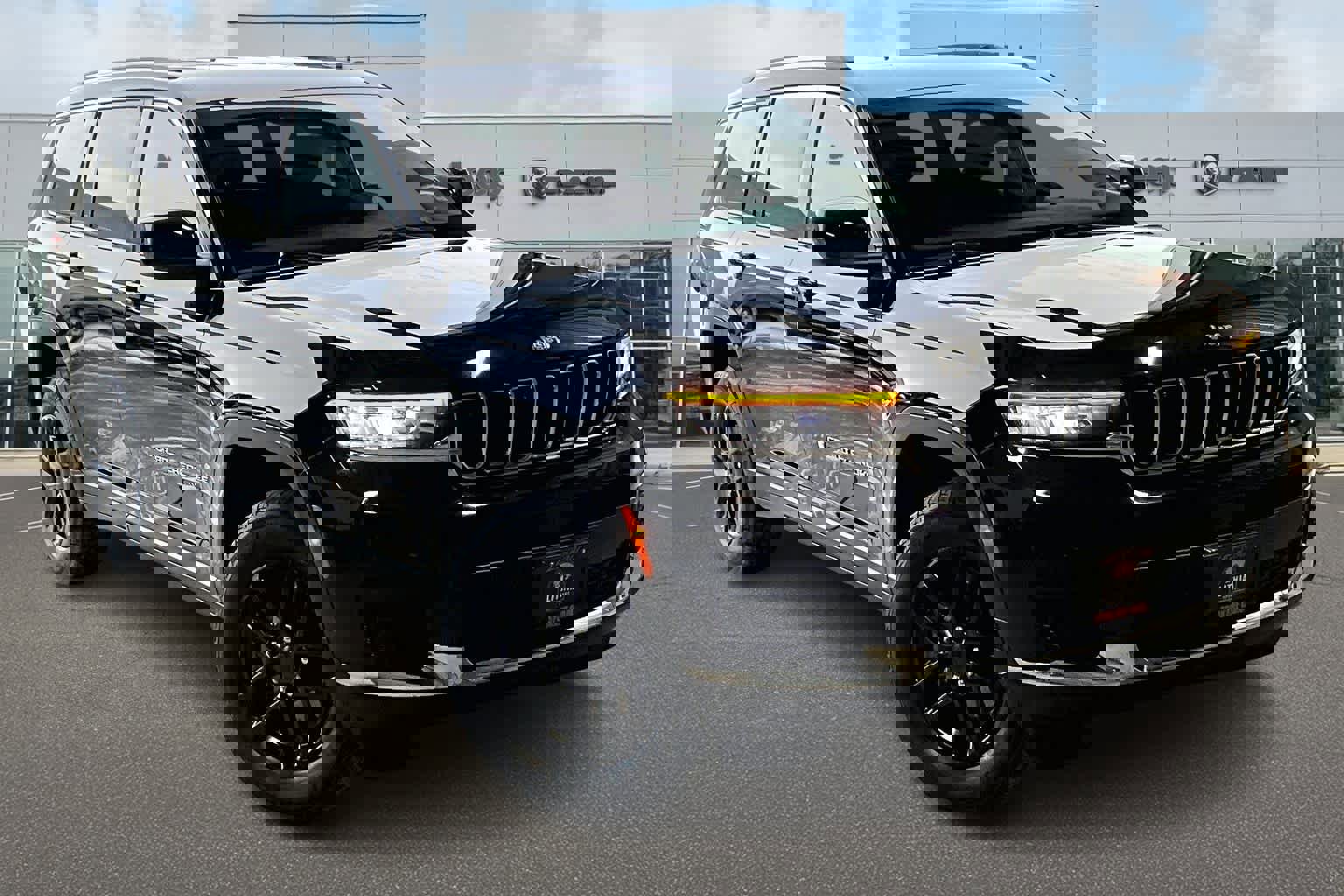 Used 2023 Jeep Grand Cherokee L Laredo image 22