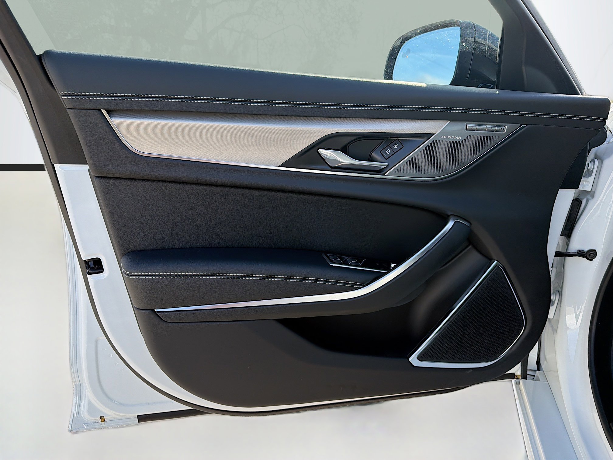 New 2024 Jaguar XF R-Dynamic SE image 23