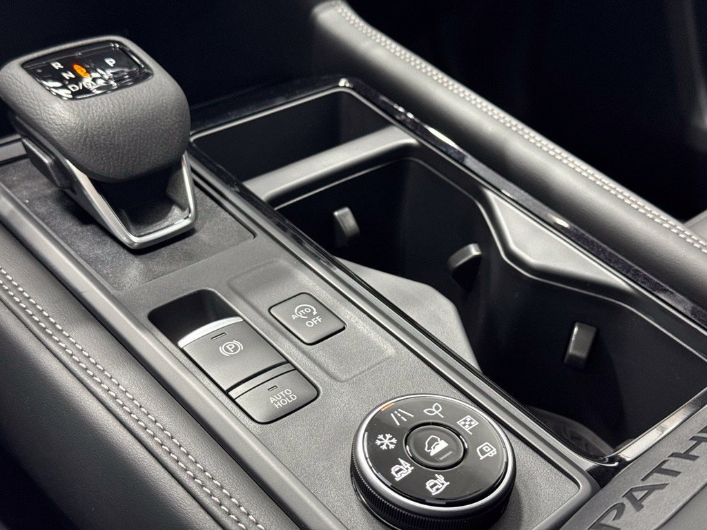 New 2026 Nissan Pathfinder Platinum AWD/4WD image 17