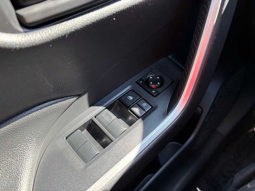 Used 2019 Toyota RAV4 LE w/ Carpet Mat Package image 22