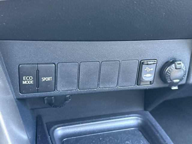 Used 2014 Toyota RAV4 XLE AWD/4WD image 31