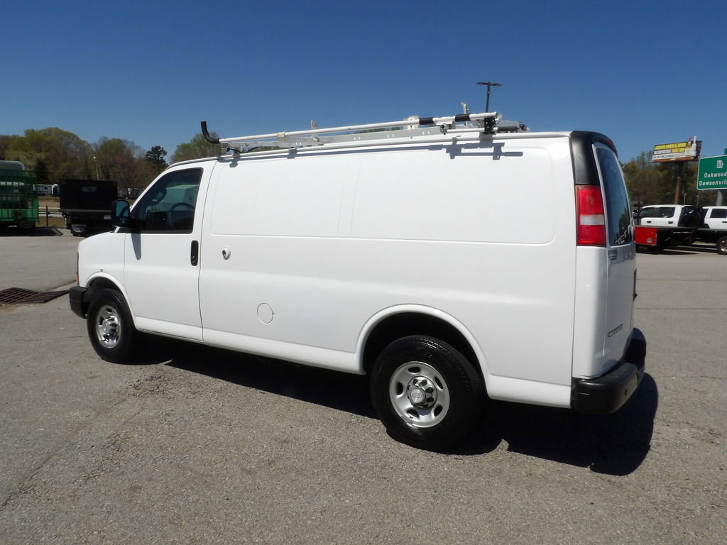 Used 2017 Chevrolet Express 2500 image 4