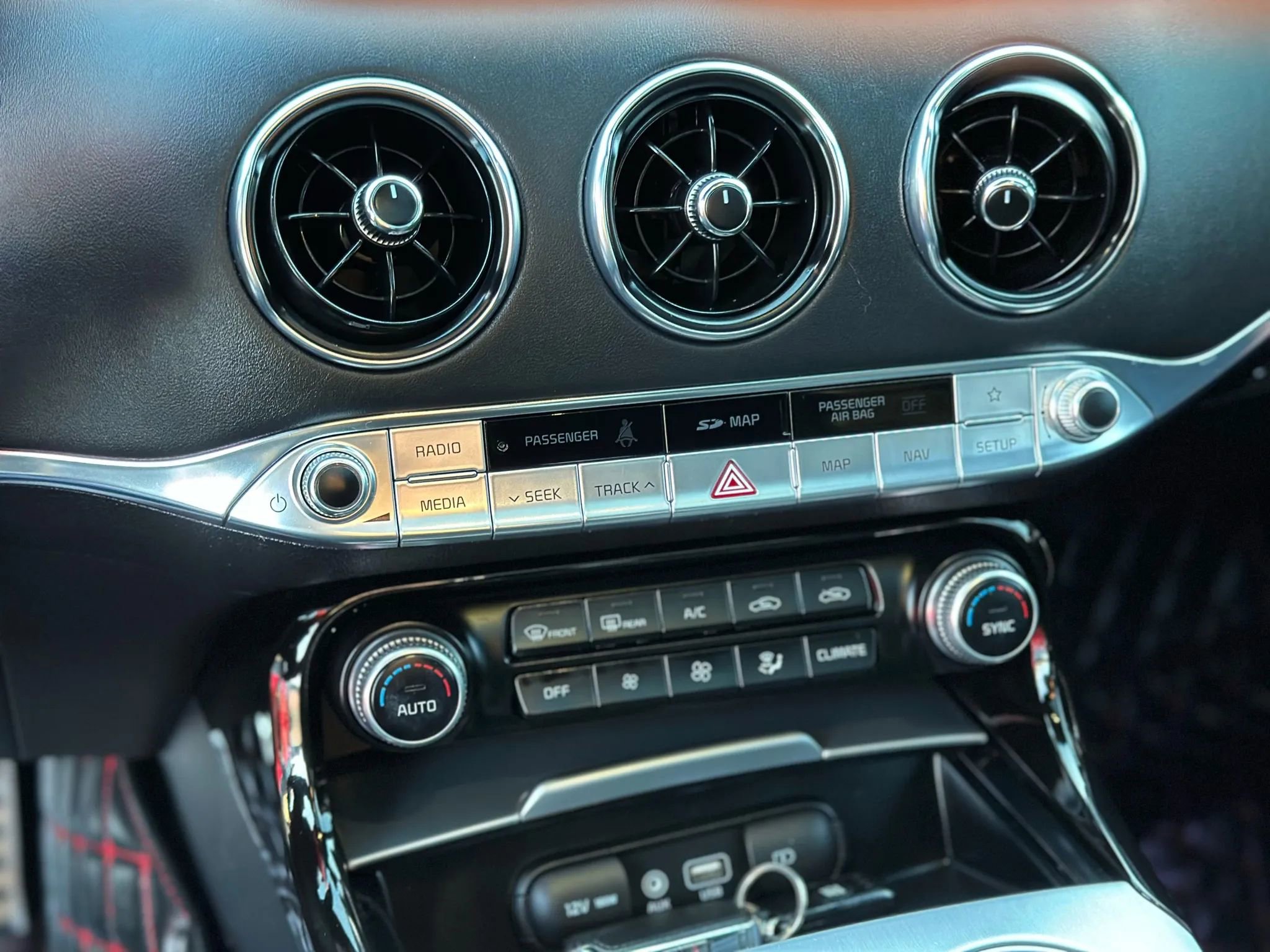 Used 2018 Kia Stinger GT2 image 32