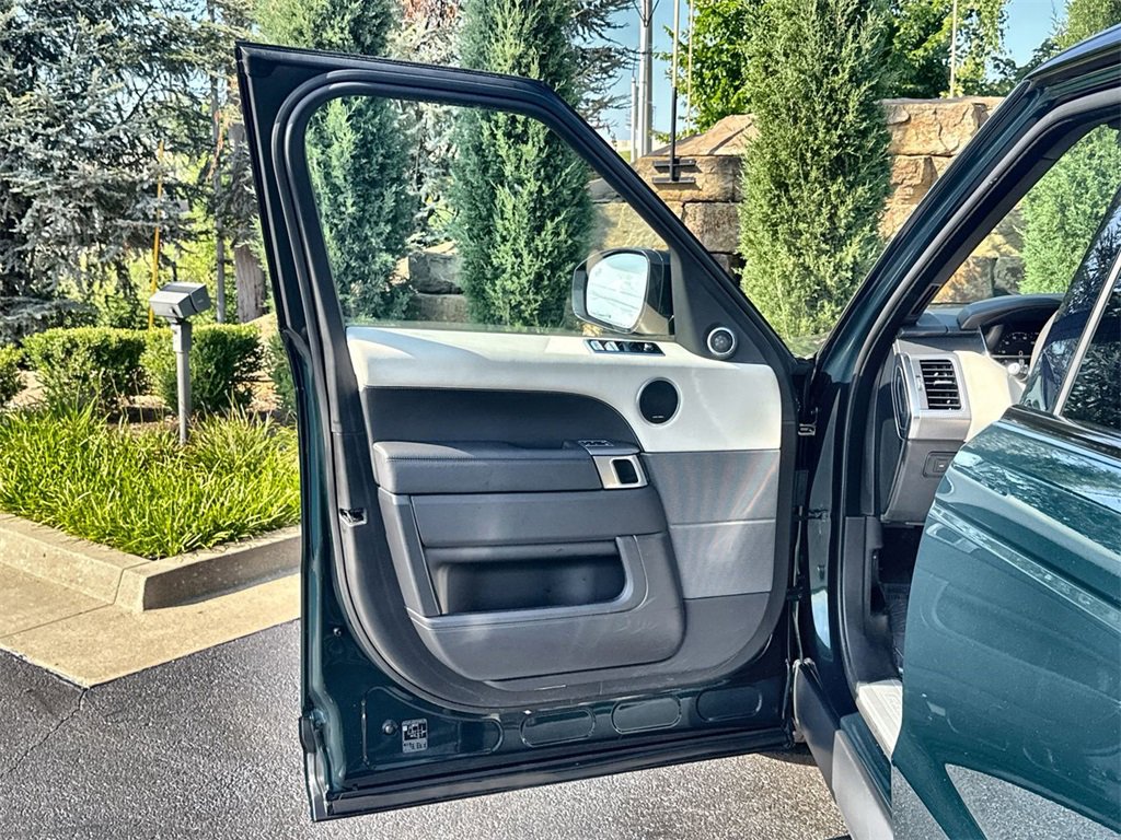 Used 2022 Land Rover Range Rover Sport HST image 17