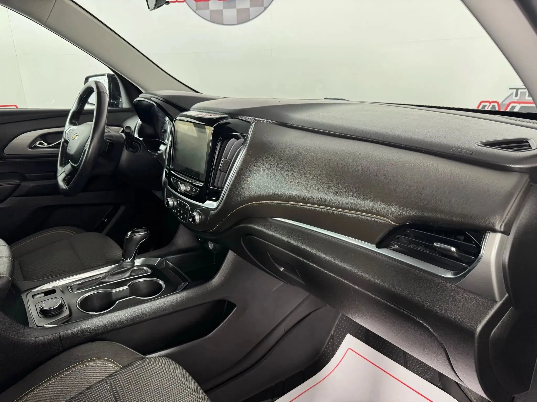 Used 2020 Chevrolet Traverse LT w/ LPO, Floor Liner Package image 12