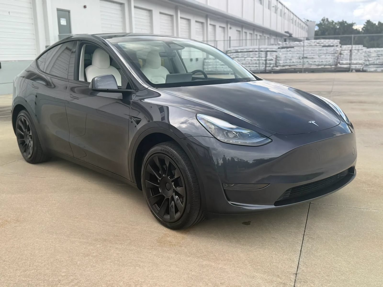 Used 2024 Tesla Model Y Long Range RWD image 4