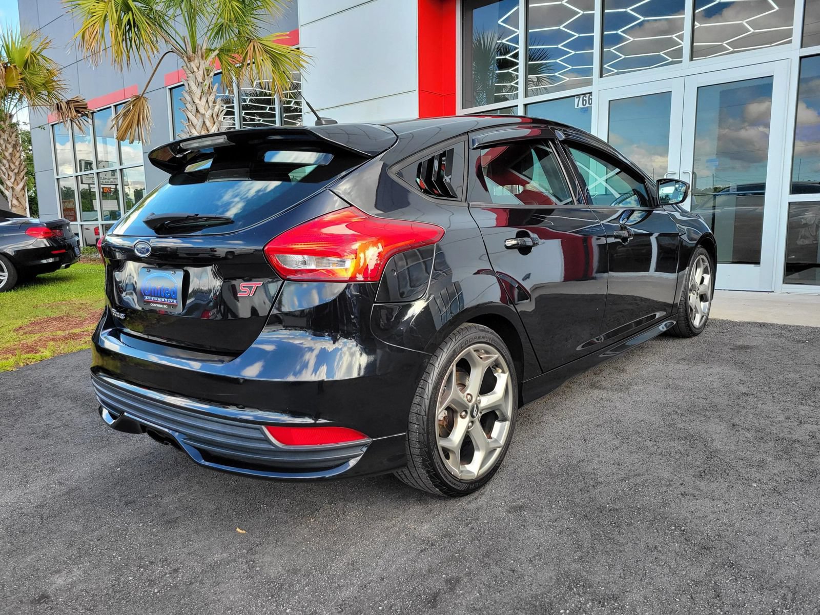 Used 2016 Ford Focus ST w/ Equipment Group 402A FWD image 4