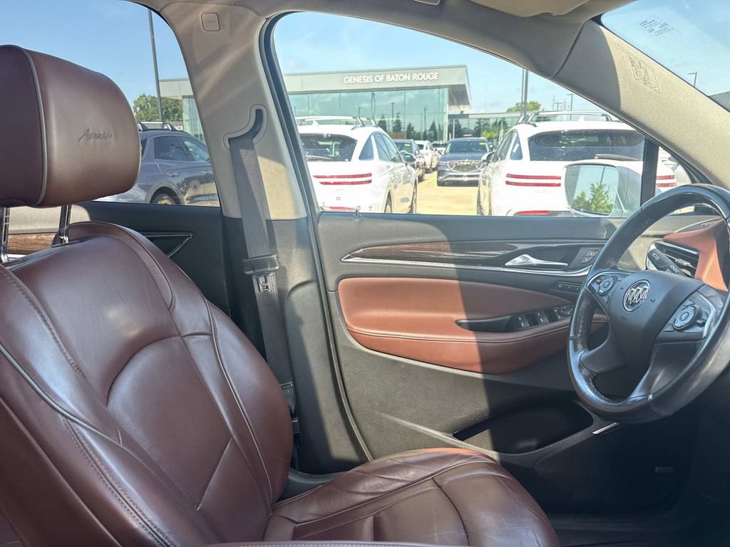 Used 2018 Buick Enclave Avenir w/ Avenir Technology Package FWD image 14