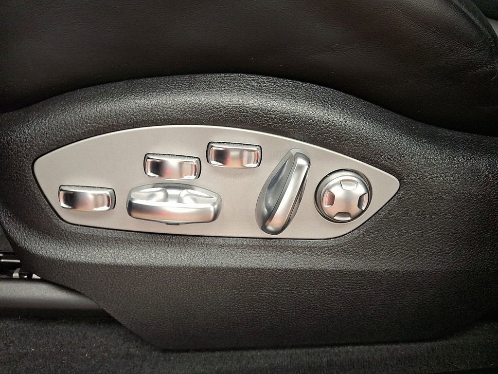 Used 2021 Porsche Macan Turbo image 8