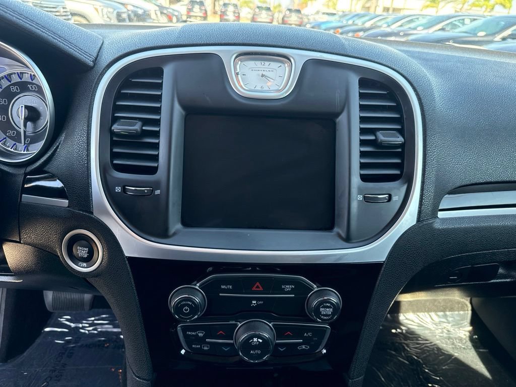 Used 2023 Chrysler 300 Touring w/ Sport Appearance Package RWD image 18