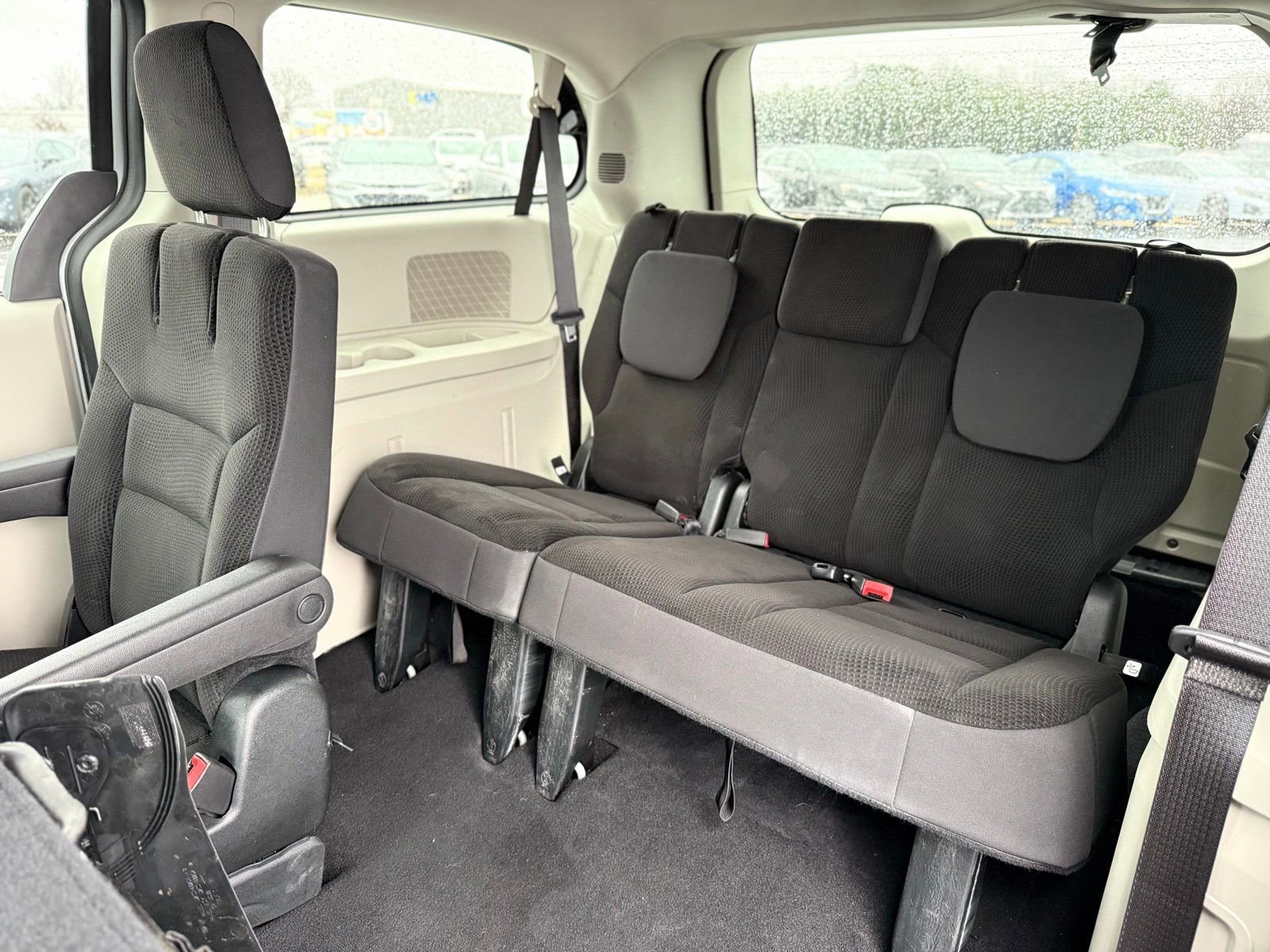 Used 2018 Dodge Grand Caravan SE w/ UConnect Hands-Free Group image 19