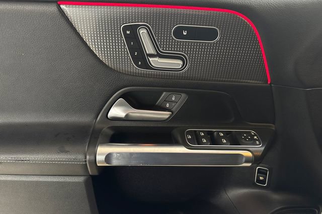 Used 2021 Mercedes-Benz GLB 250 w/ Premium Package image 11