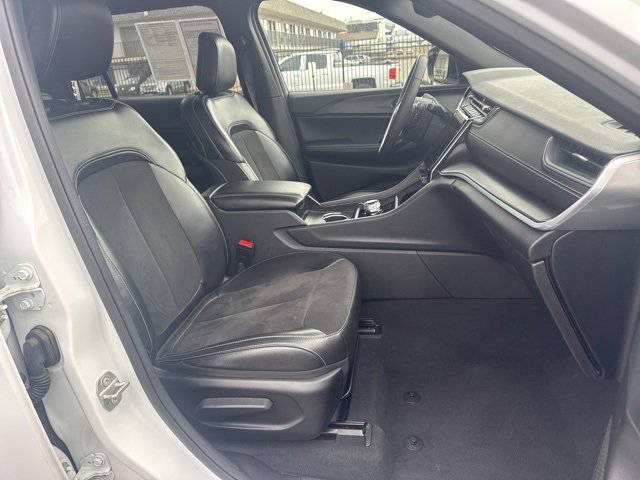 Used 2024 Jeep Grand Cherokee L Laredo image 20