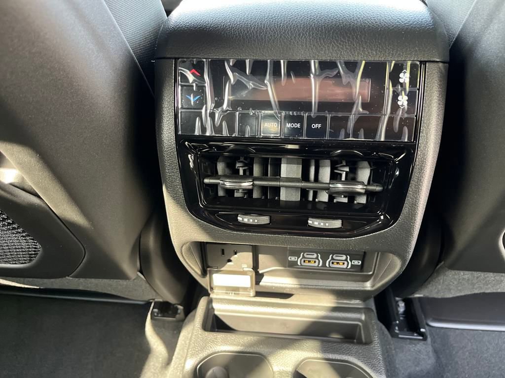 New 2025 Jeep Grand Cherokee L Laredo w/ Luxury Tech Group I image 18